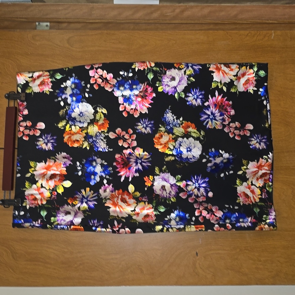 C18 - Beautiful Floral Pencil Skirt